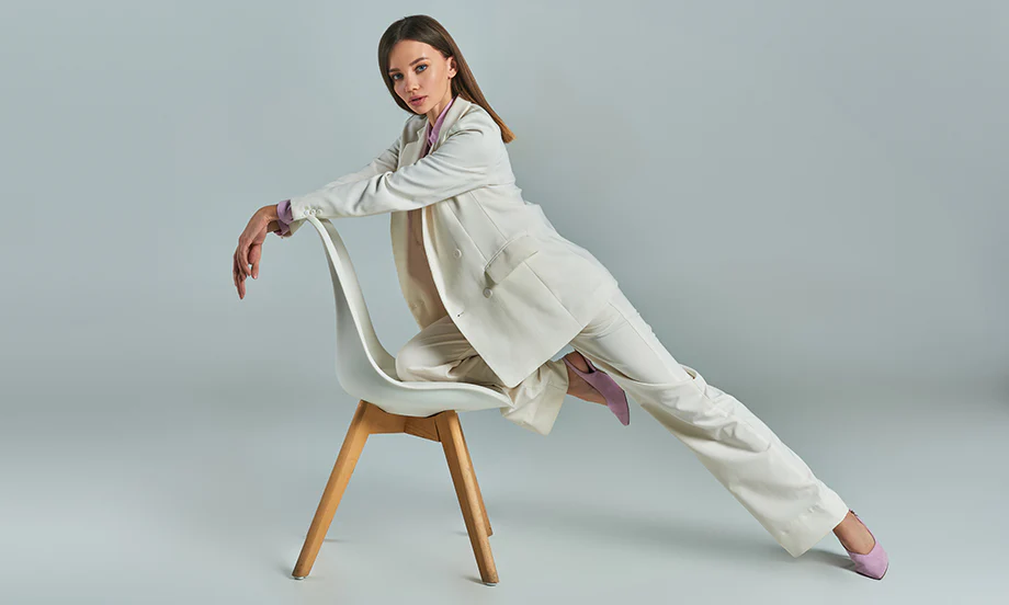 A girl wear with white color dress